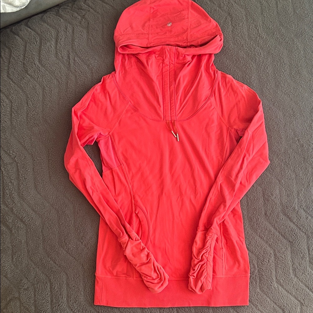EUC Women’s Lululemon Hooded Pullover size 4/6